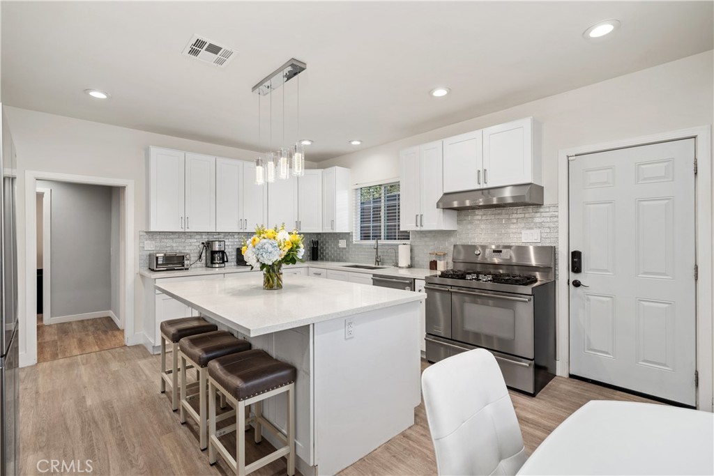 Valley Glen, California, 91401, United States, 4 Bedrooms Bedrooms, ,4 BathroomsBathrooms,Residential,For Sale,1990923