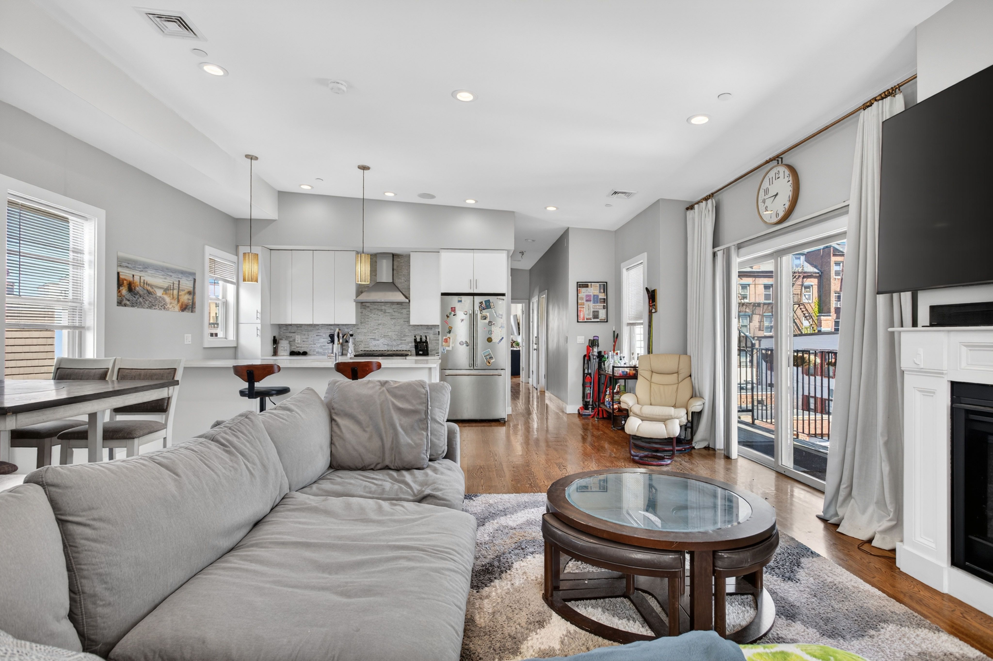  349 Silver Street, Unit 3, Boston, MA, 02127 - 物件實景
