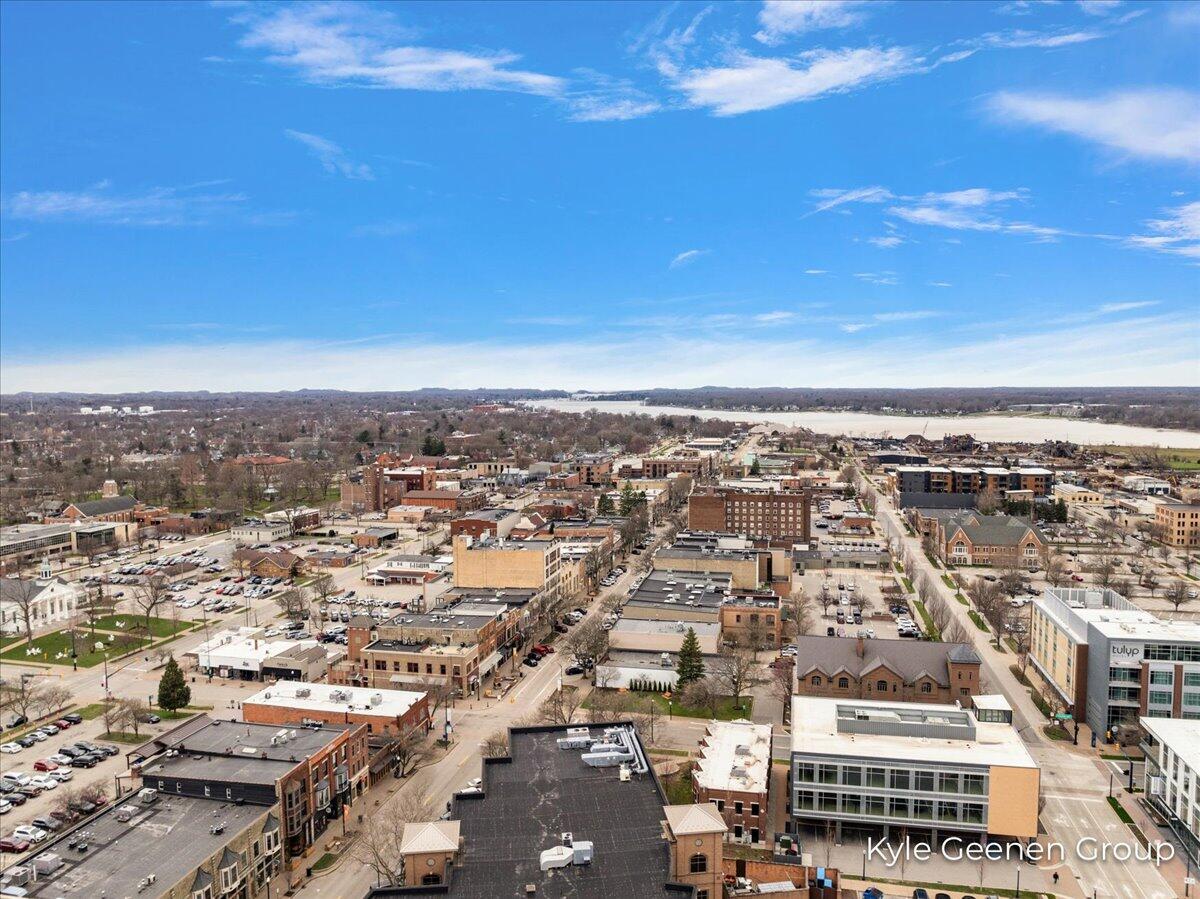 Holland, Michigan, 49423, United States, 2 Bedrooms Bedrooms, ,3 BathroomsBathrooms,Residential,For Sale,1827705