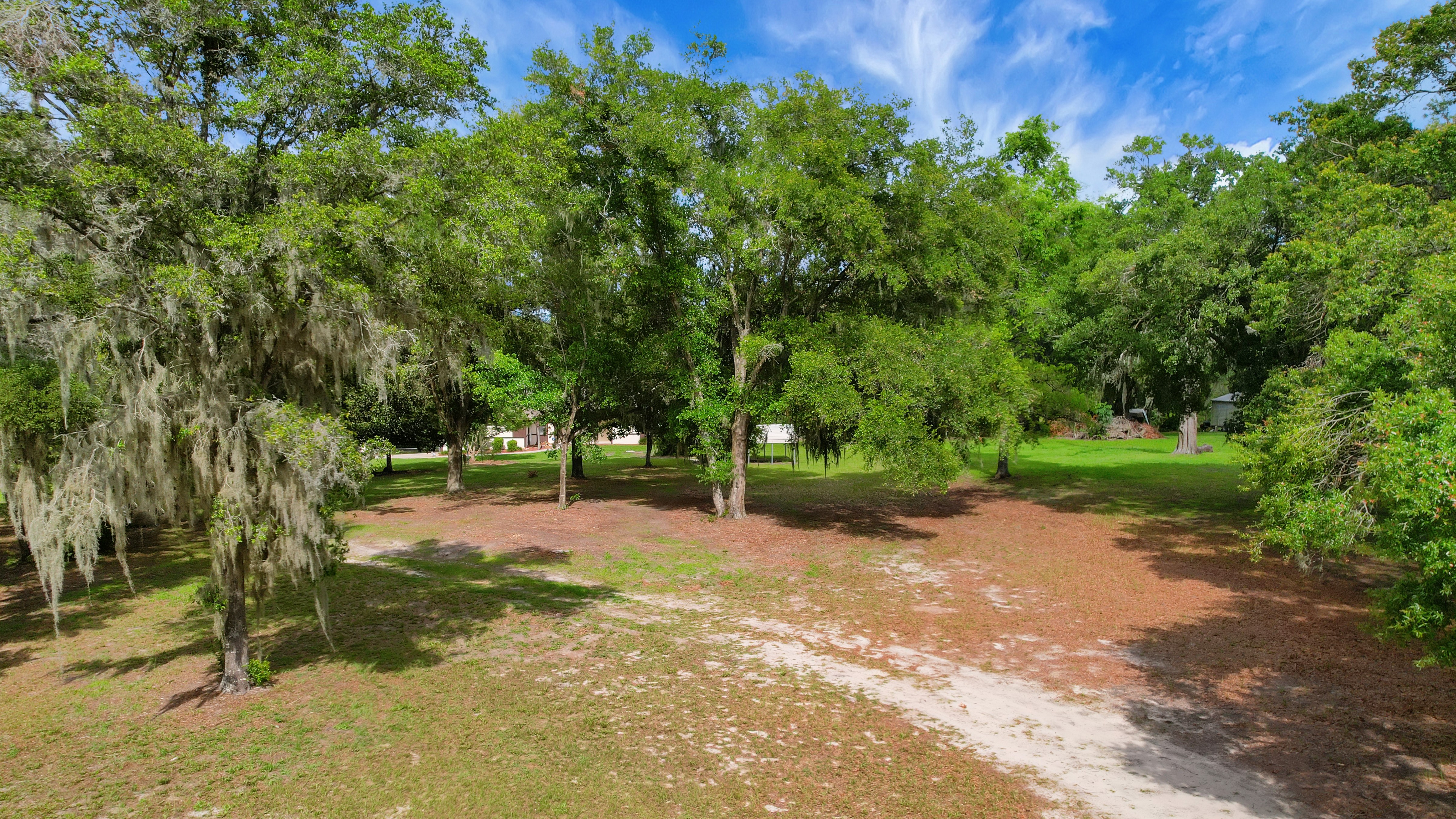 Lady Lake, Florida, 32159, United States, 4 Bedrooms Bedrooms, ,2 BathroomsBathrooms,Residential,For Sale,1873535