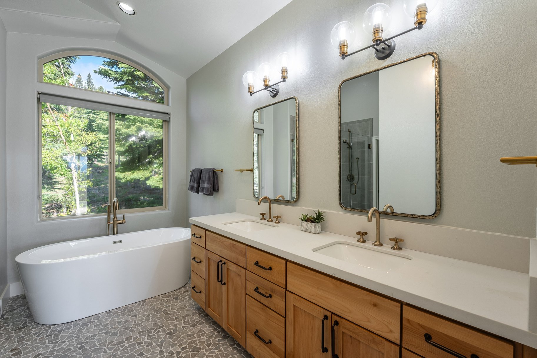  Modern Tahoe Donner Retreat with Panoramic Mountain Views & Elevated Living - 物件實景