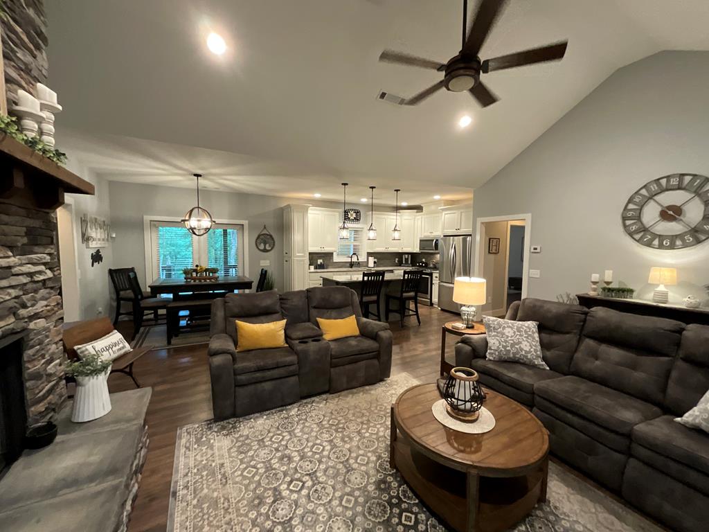 Ellijay, Georgia, 30540, United States, 3 Bedrooms Bedrooms, ,2 BathroomsBathrooms,Residential,For Sale,1911460