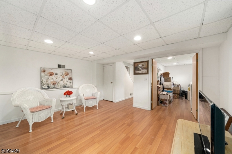 Parsippany-Troy Hills Twp., New Jersey, 07054, United States, 3 Bedrooms Bedrooms, ,2 BathroomsBathrooms,Residential,For Sale,1947046