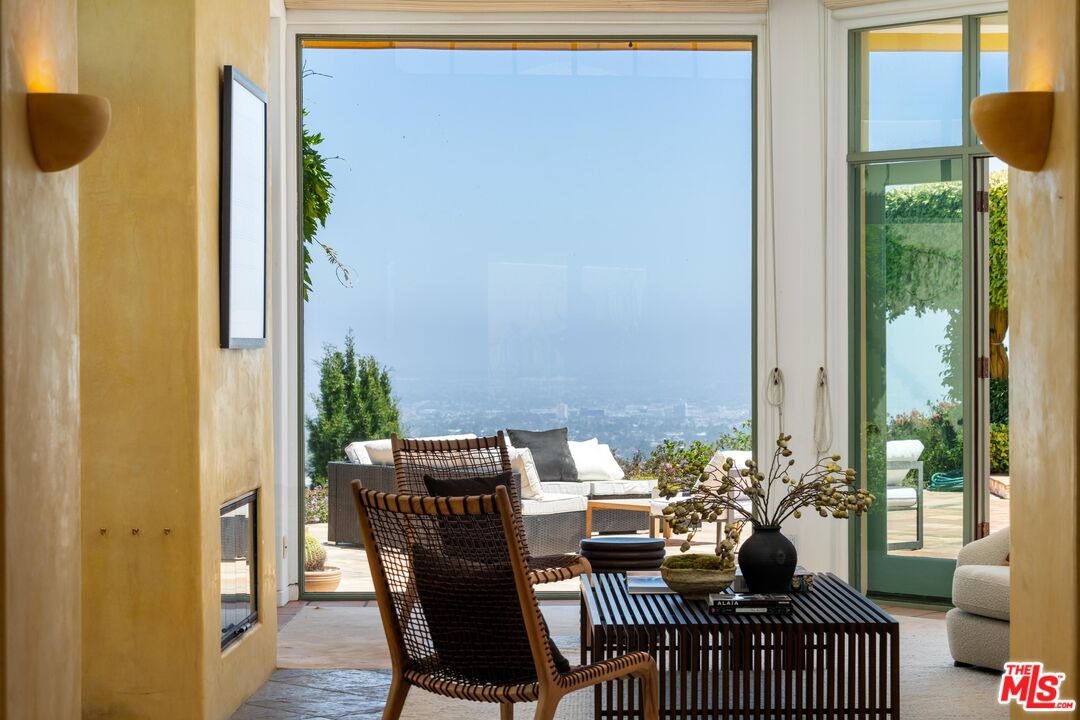 Pacific Palisades, California, 90272, United States, 4 Bedrooms Bedrooms, ,2 BathroomsBathrooms,Residential,For Sale,1770890
