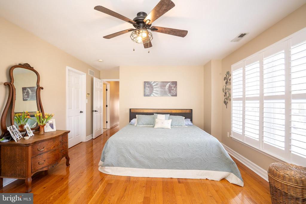 Monmouth Junction, New Jersey, 08852, United States, 4 Bedrooms Bedrooms, ,3 BathroomsBathrooms,Residential,For Sale,1869569