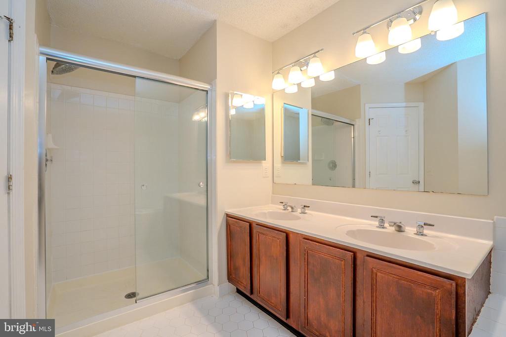 Princeton, New Jersey, 08540, United States, 4 Bedrooms Bedrooms, ,4 BathroomsBathrooms,Residential,For Sale,1938433