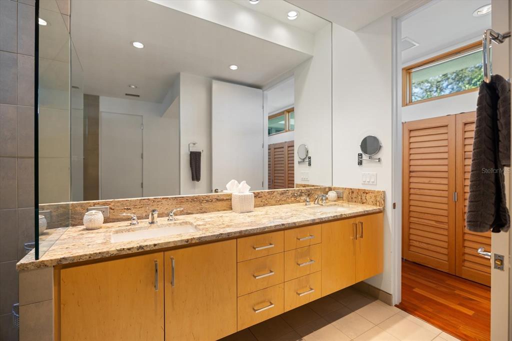 Sarasota, Florida, 34239, United States, 4 Bedrooms Bedrooms, ,5 BathroomsBathrooms,Residential,For Sale,1988202