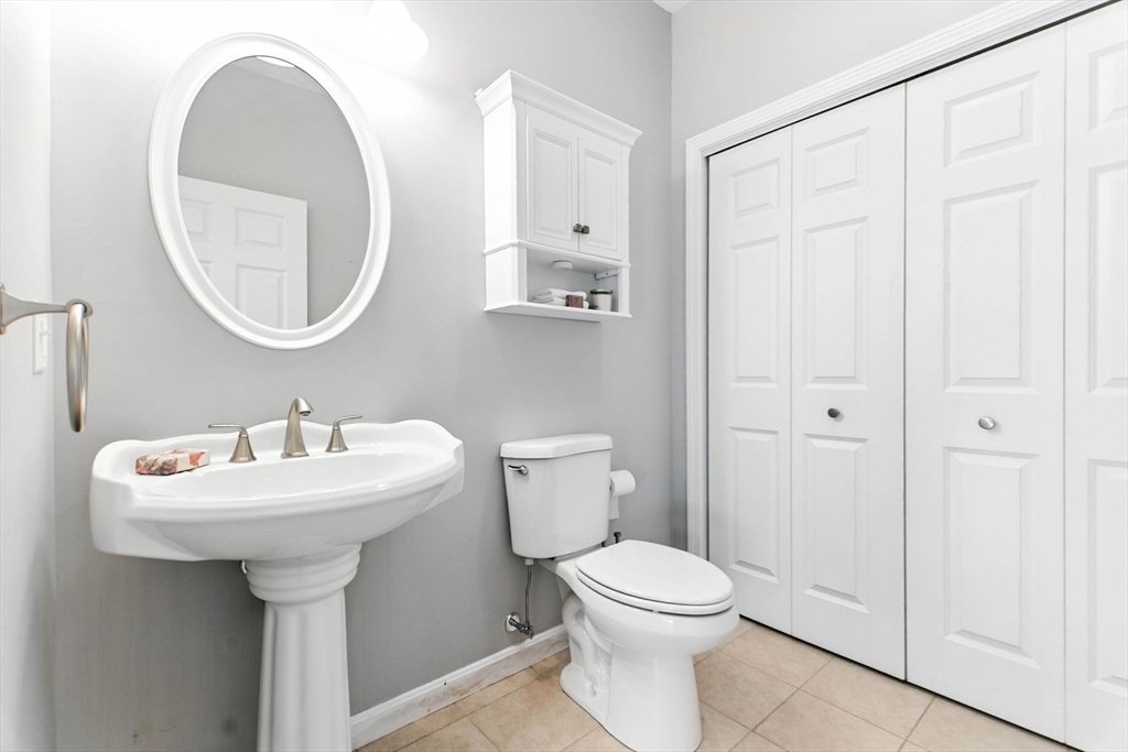 Southwick, Massachusetts, 01077, United States, 4 Bedrooms Bedrooms, ,4 BathroomsBathrooms,Residential,For Sale,1941042