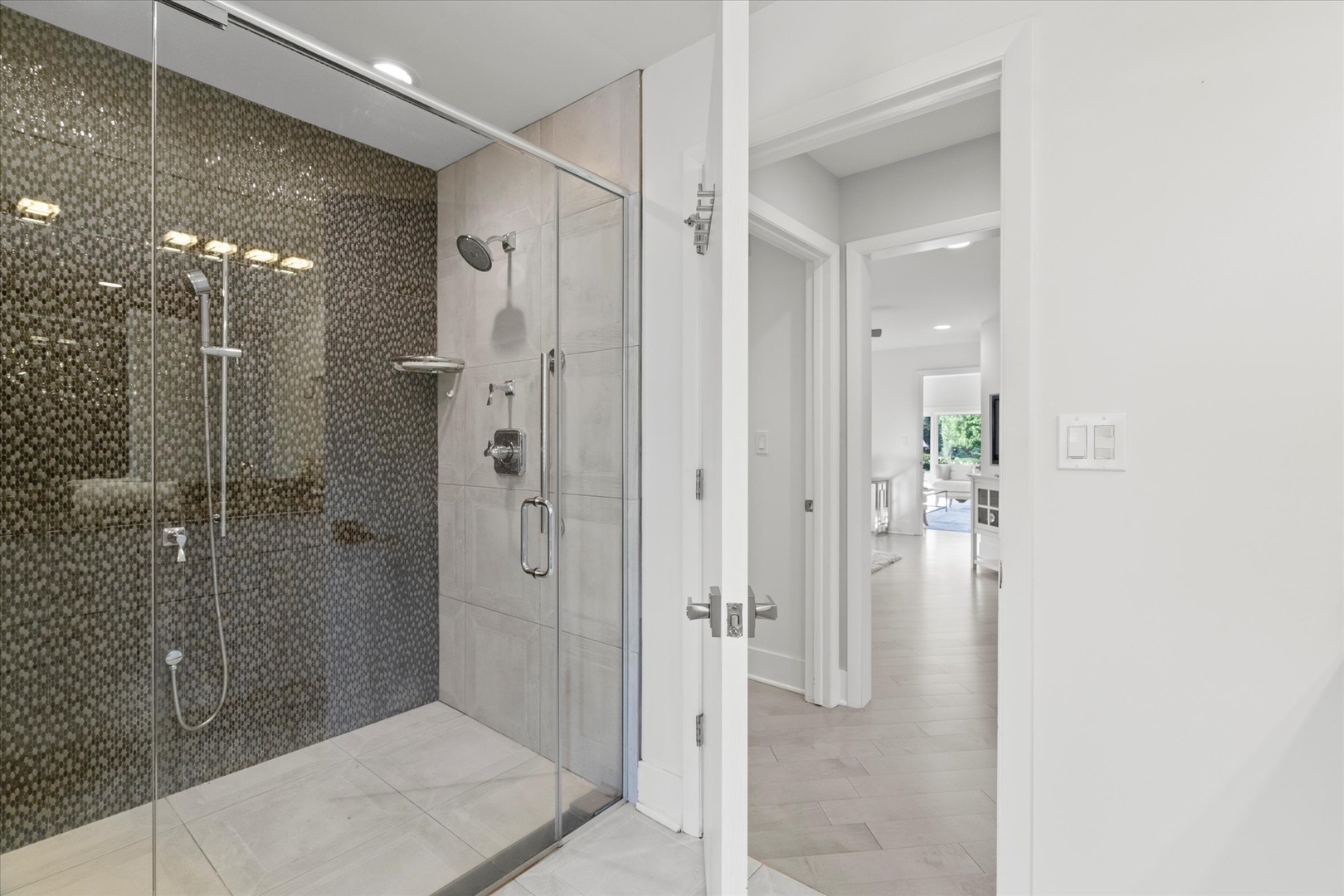 Oak Brook, Illinois, 60523, United States, 5 Bedrooms Bedrooms, ,6 BathroomsBathrooms,Residential,For Sale,1903537