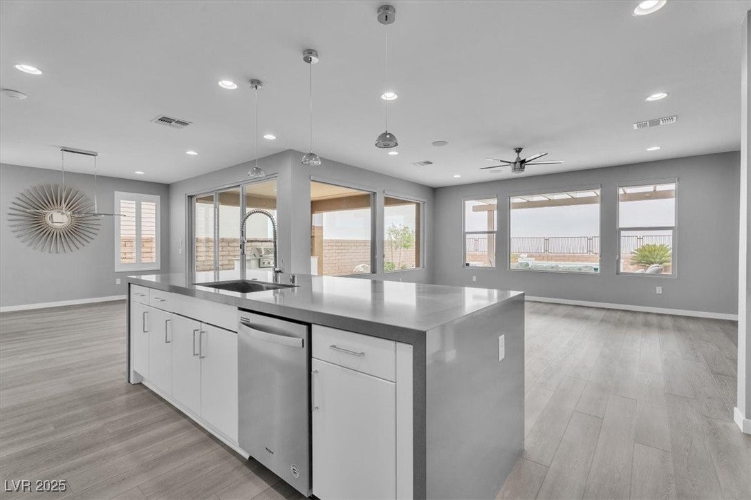 Las Vegas, Nevada, 89138, United States, 3 Bedrooms Bedrooms, ,3 BathroomsBathrooms,Residential,For Sale,1996741