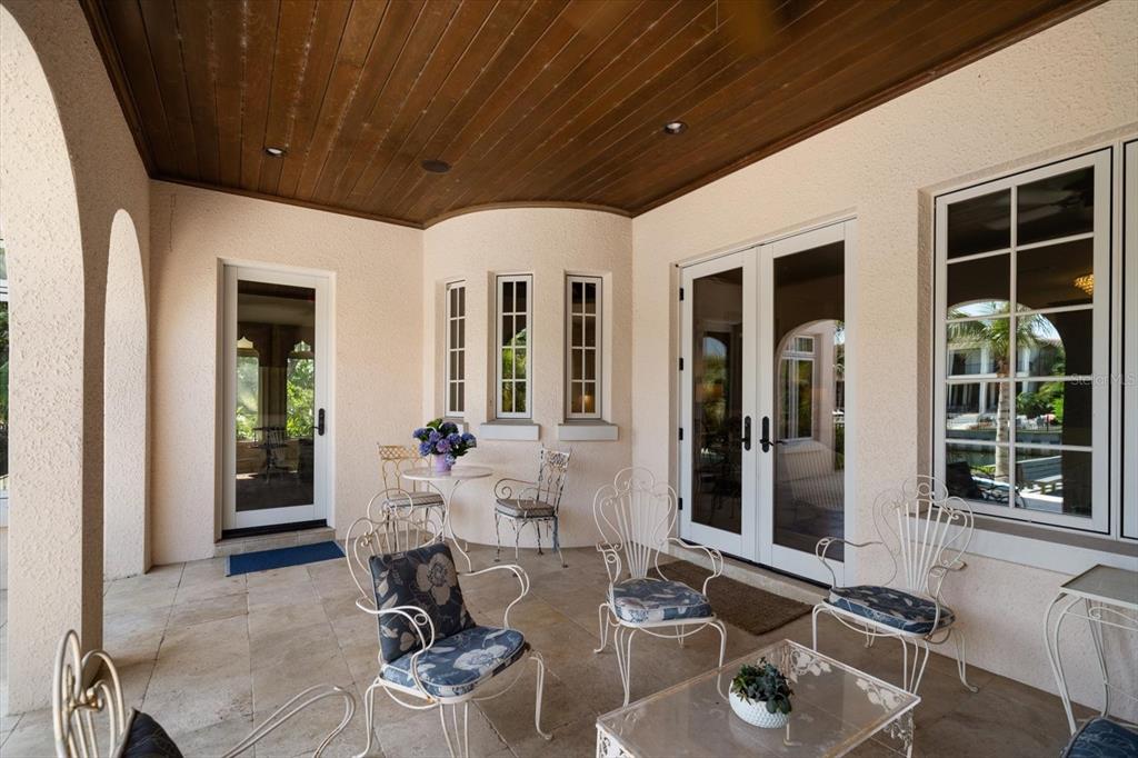 Tampa, Florida, 33606, United States, 5 Bedrooms Bedrooms, ,4 BathroomsBathrooms,Residential,For Sale,1827015