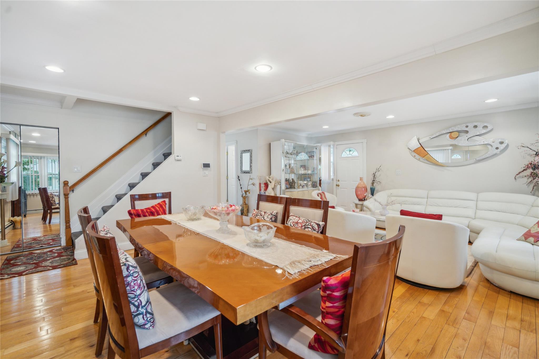 New Hyde Park, New York, 11040, United States, 3 Bedrooms Bedrooms, ,3 BathroomsBathrooms,Residential,For Sale,1804080