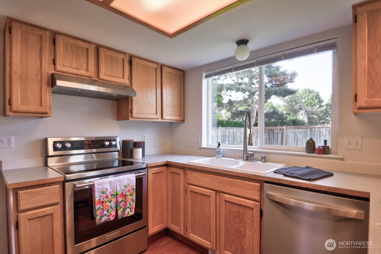 Lacey, Washington, 98513, United States, 4 Bedrooms Bedrooms, ,3 BathroomsBathrooms,Residential,For Sale,1932145