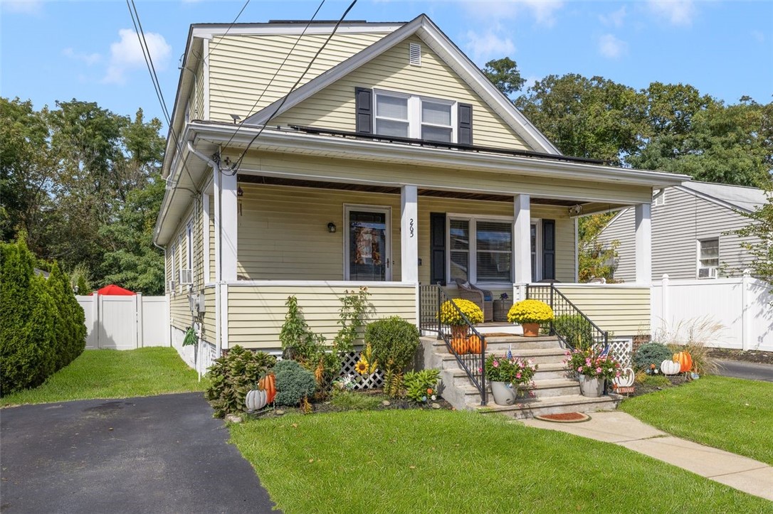 Cranston, Rhode Island, 02910, United States, 3 Bedrooms Bedrooms, ,3 BathroomsBathrooms,Residential,For Sale,1969292