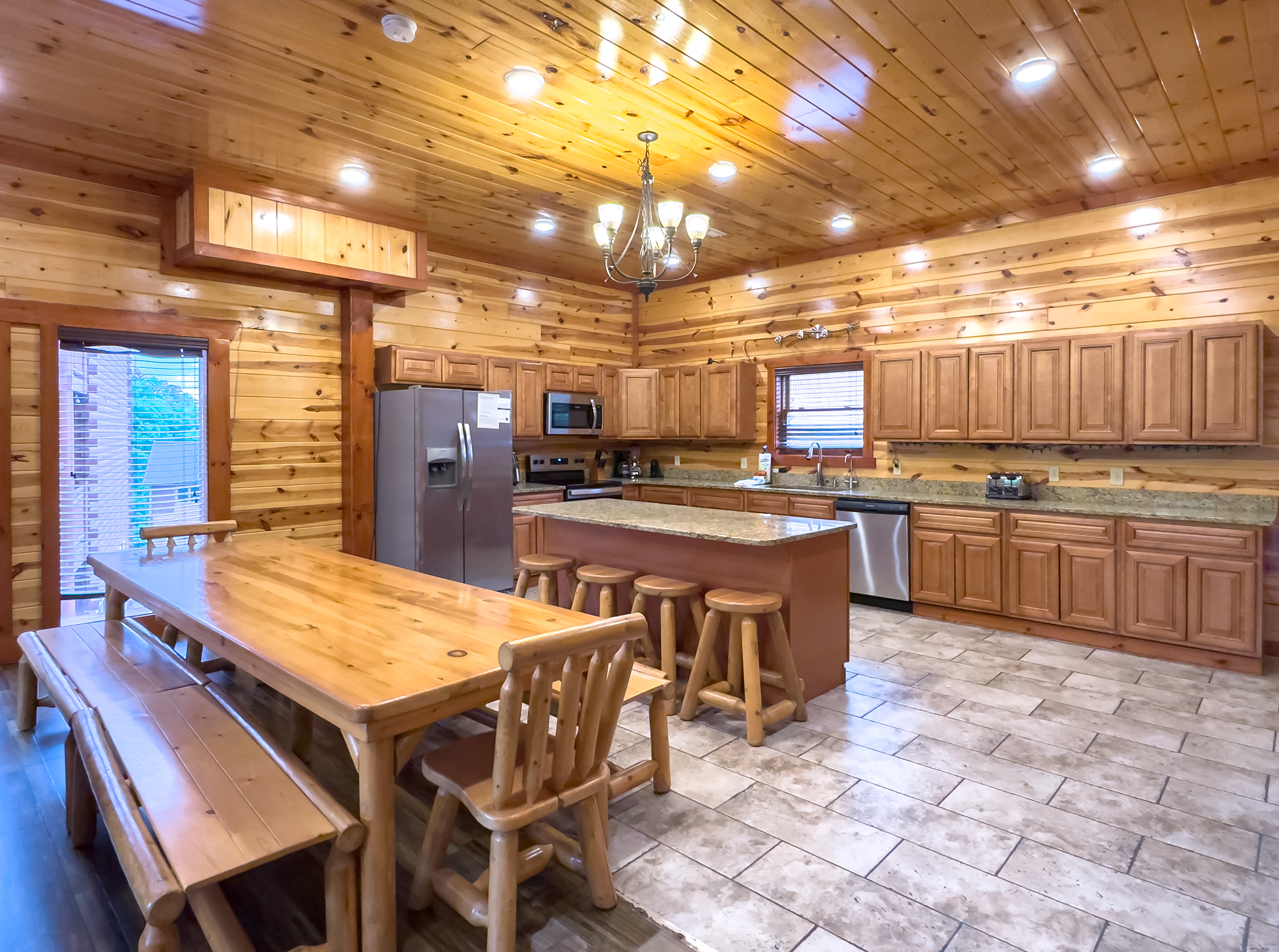Sevierville, Tennessee, 37862, United States, 6 Bedrooms Bedrooms, ,7 BathroomsBathrooms,Residential,For Sale,1798299