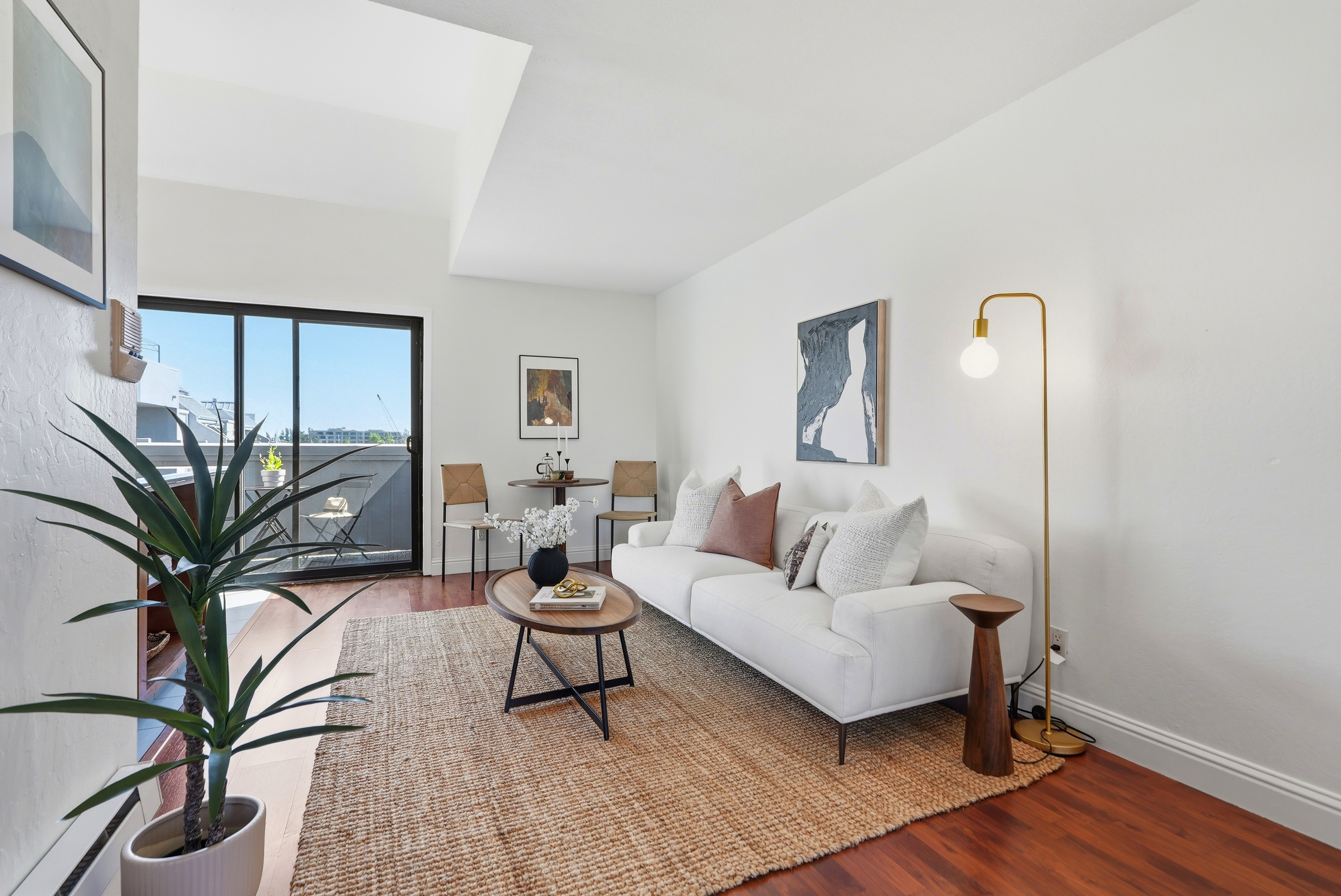  Stylishly Waterfront Condominium with Resort-Style Amenities - 物件實景