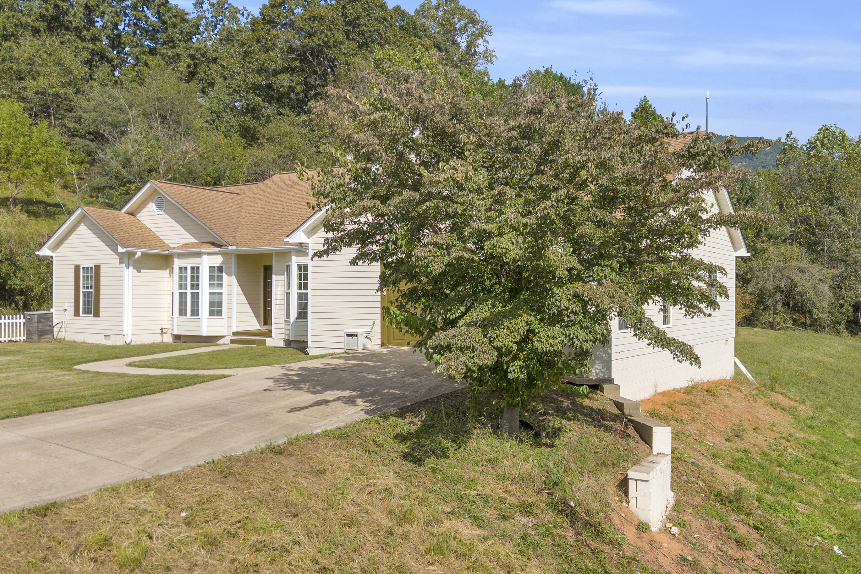 Cleveland, Georgia, 30528, United States, 3 Bedrooms Bedrooms, ,2 BathroomsBathrooms,Residential,For Sale,1979350