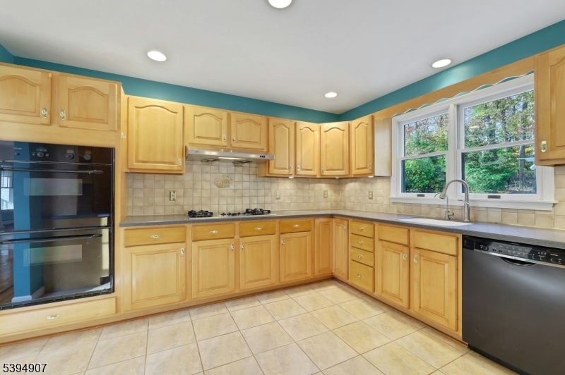 Wayne Twp., New Jersey, 07470, United States, 4 Bedrooms Bedrooms, ,4 BathroomsBathrooms,Residential,For Sale,1989007