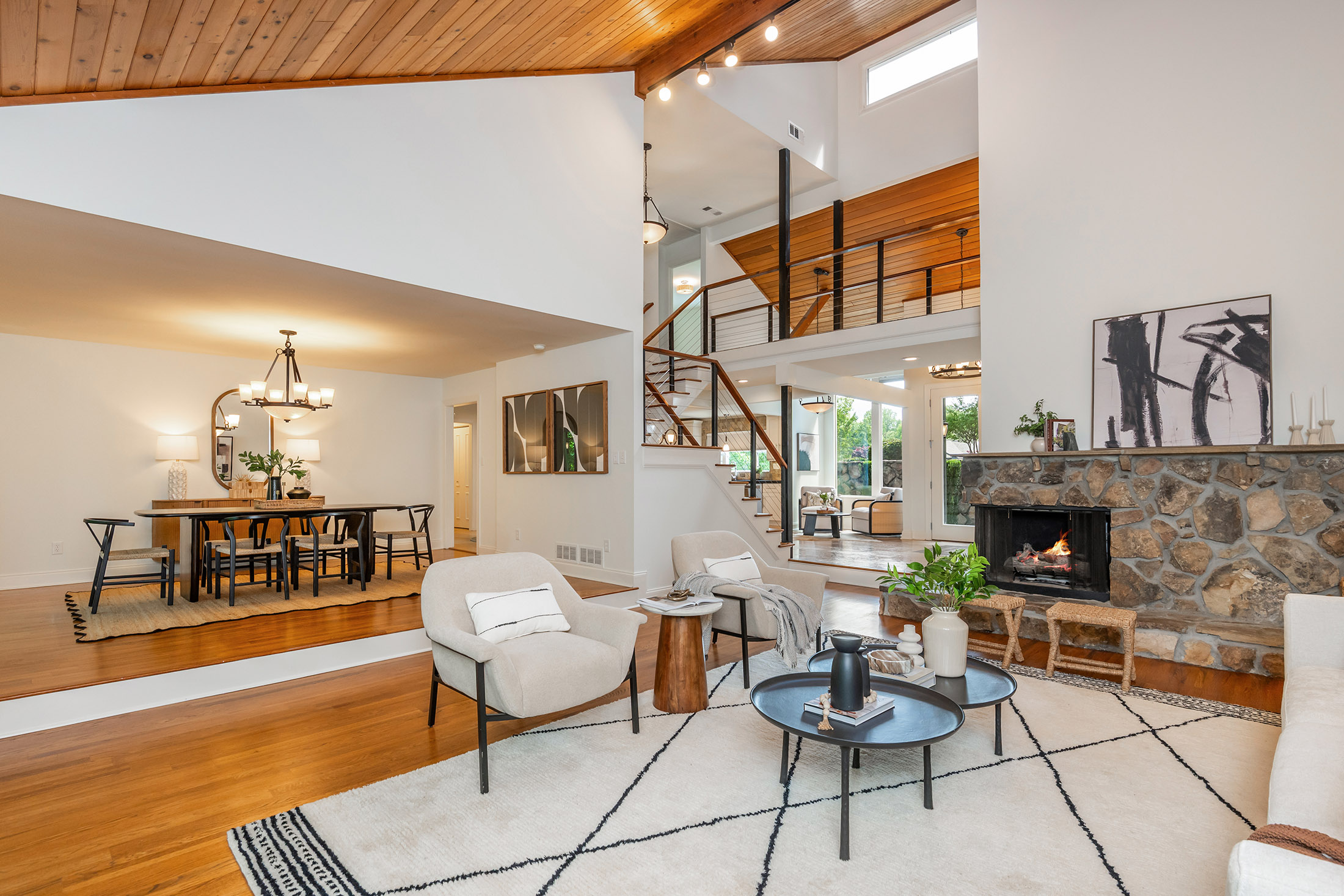  Thoughtfully Renovated Contemporary Home - 物件實景