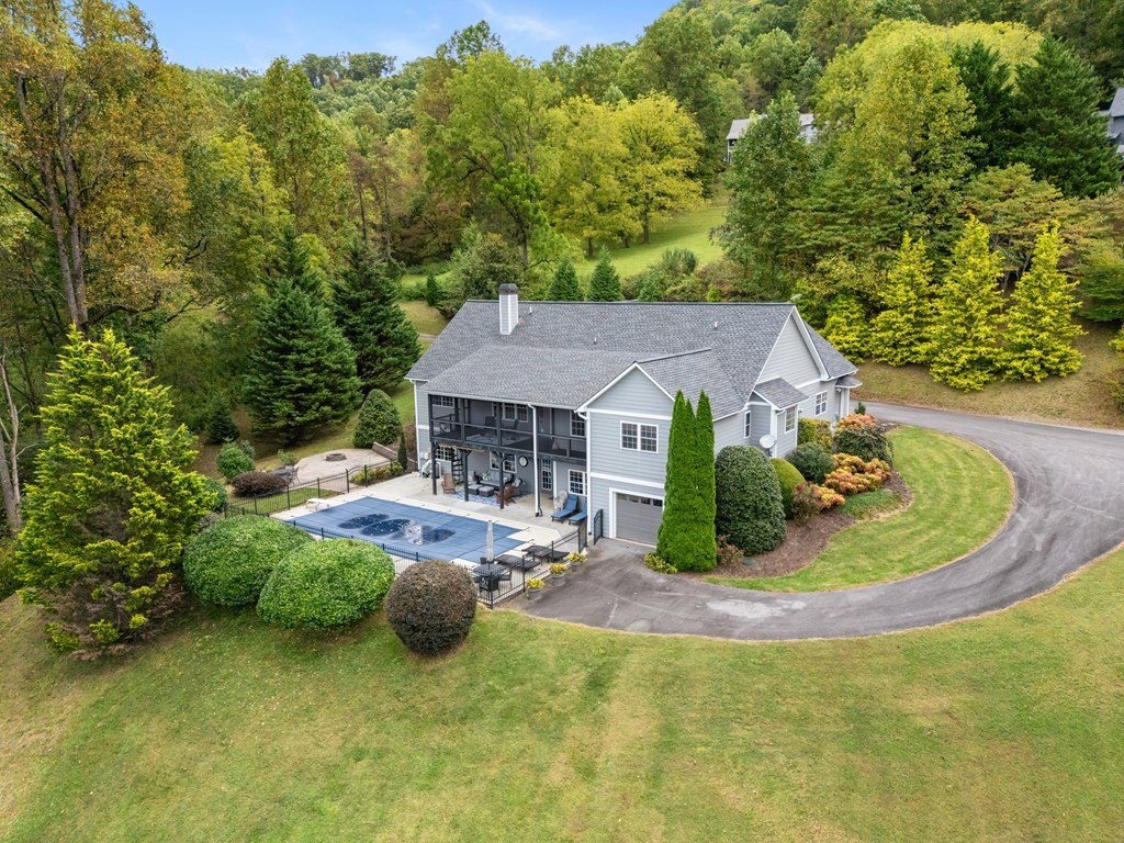 Hayesville, North Carolina, 28904, United States, 3 Bedrooms Bedrooms, ,4 BathroomsBathrooms,Residential,For Sale,1974136