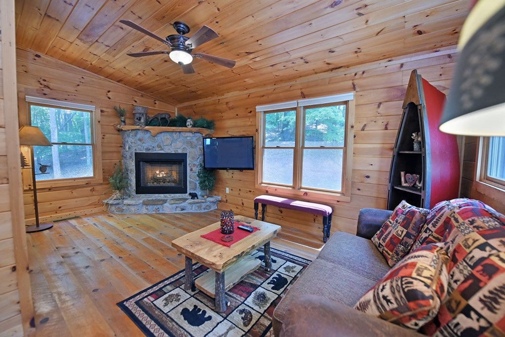 Morganton, Georgia, 30560, United States, 3 Bedrooms Bedrooms, ,3 BathroomsBathrooms,Residential,For Sale,2001916