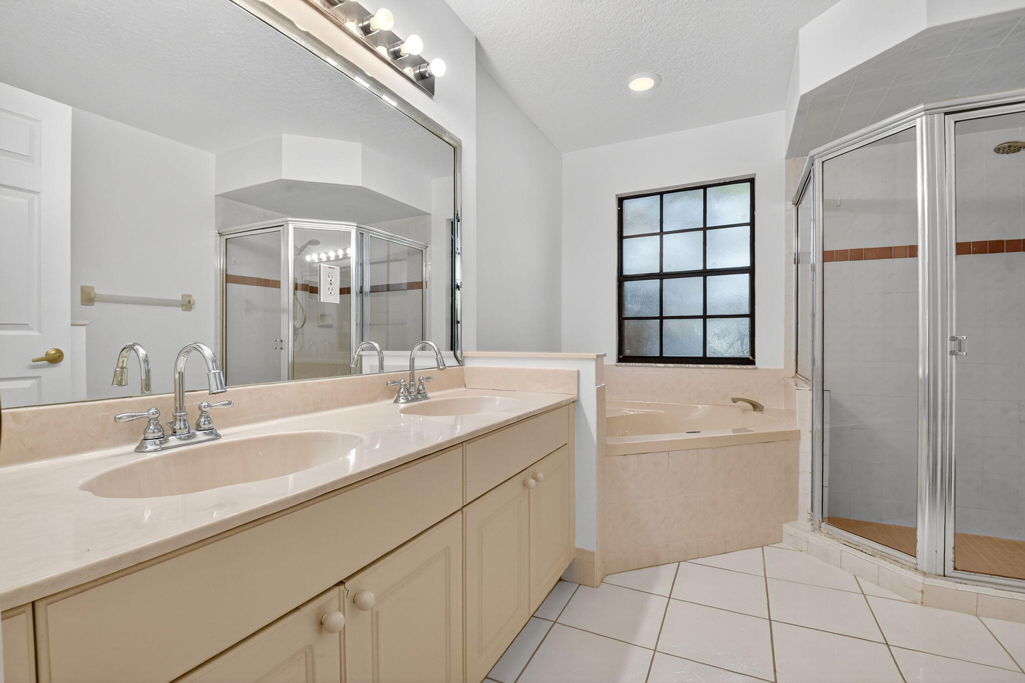 Royal Palm Beach, Florida, 33411, United States, 3 Bedrooms Bedrooms, ,2 BathroomsBathrooms,Residential,For Sale,1992913