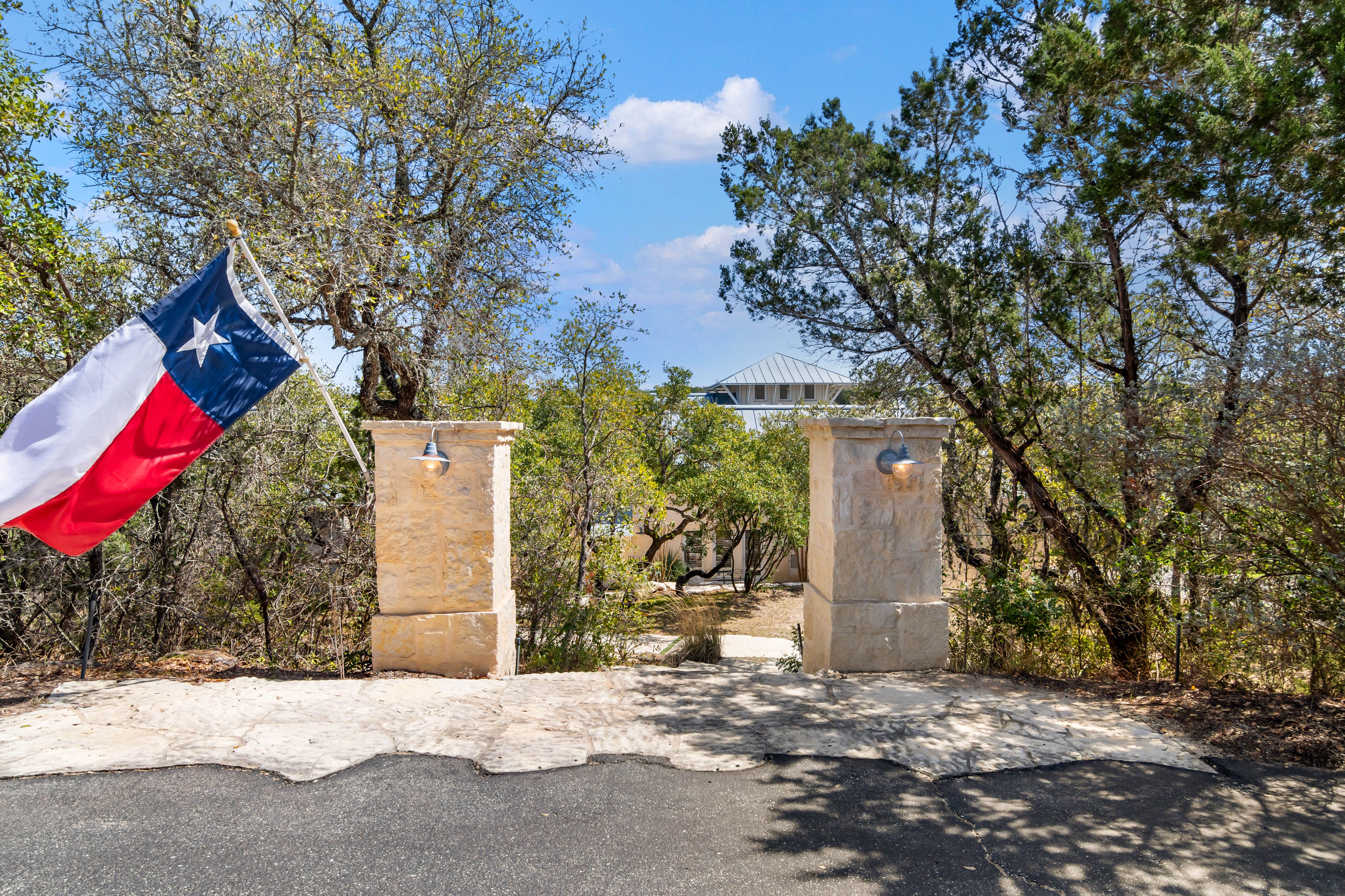  Hill Country Estate with Privacy and Presence - 物件實景