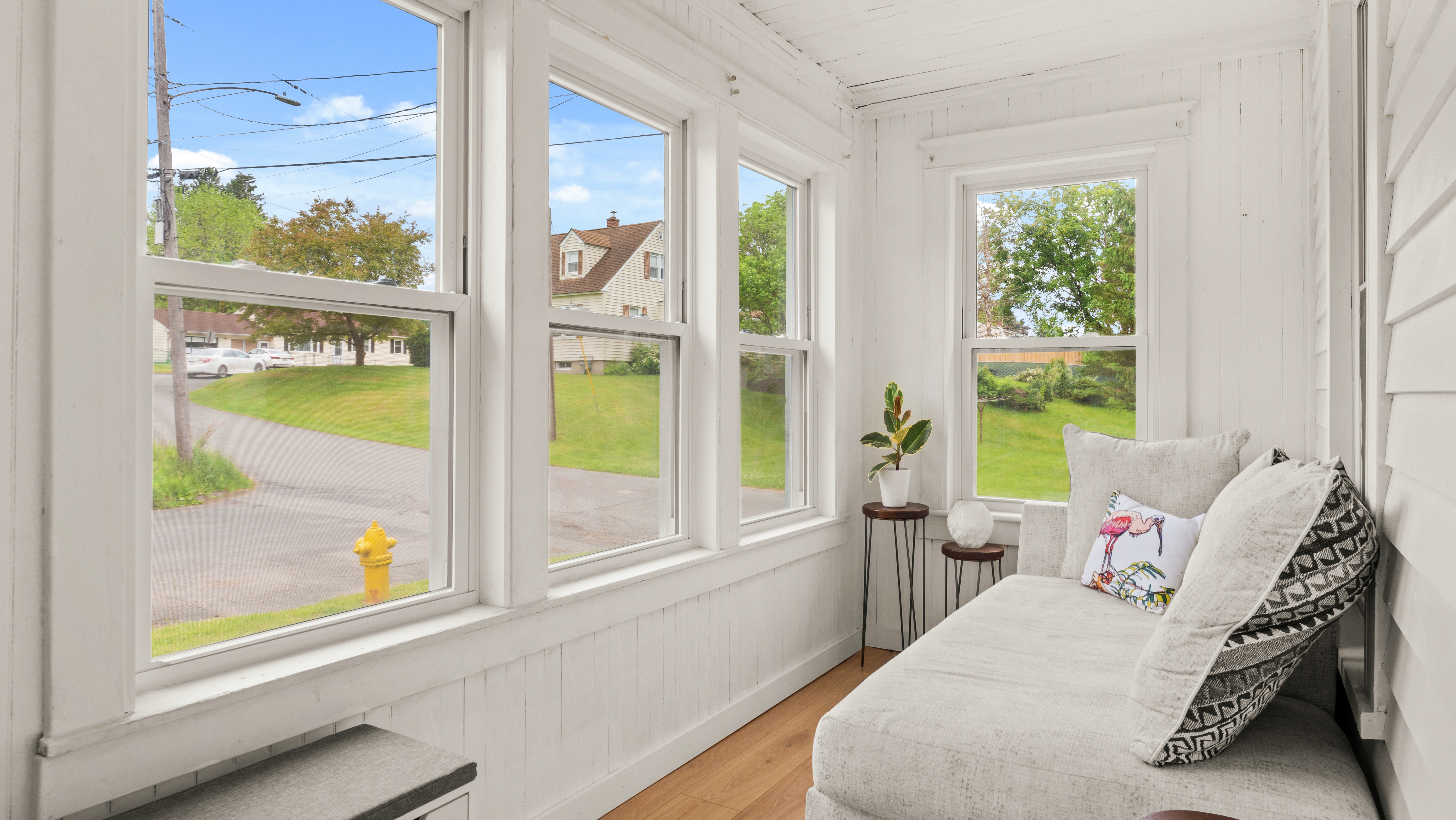  Classic New England Farmhouse with Exceptional Yard - 物件實景
