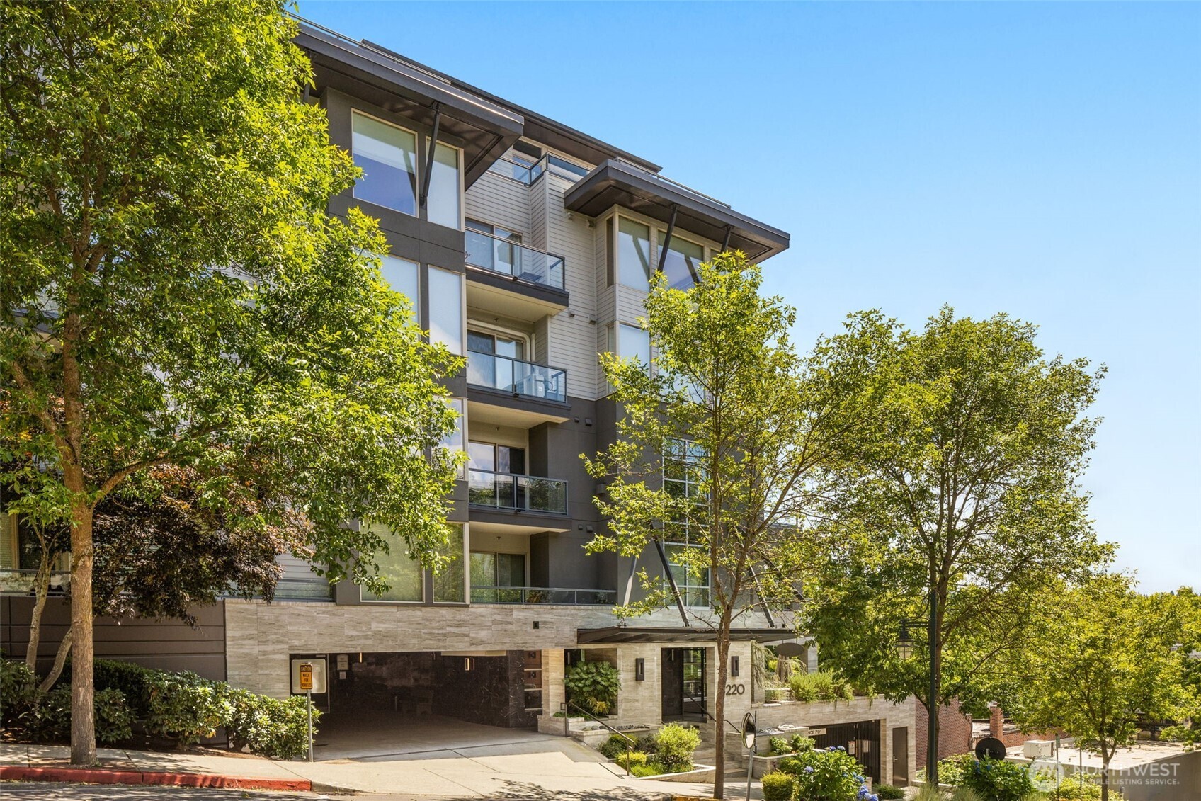 Kirkland, Washington, 98033, United States, 2 Bedrooms Bedrooms, ,2 BathroomsBathrooms,Residential,For Sale,1885386