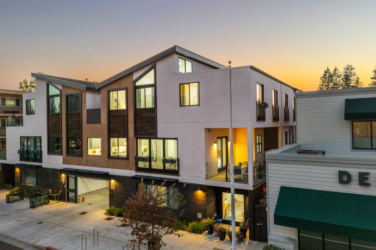 Redwood City, California, 94061, United States, 2 Bedrooms Bedrooms, ,3 BathroomsBathrooms,Residential,For Sale,2000792