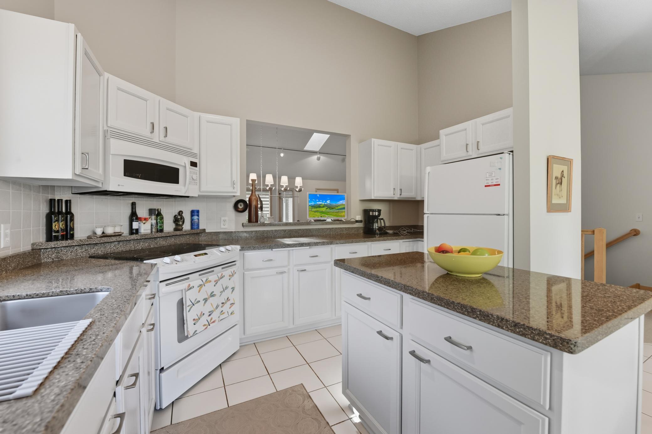 Shorewood, Minnesota, 55331, United States, 2 Bedrooms Bedrooms, ,3 BathroomsBathrooms,Residential,For Sale,1956041