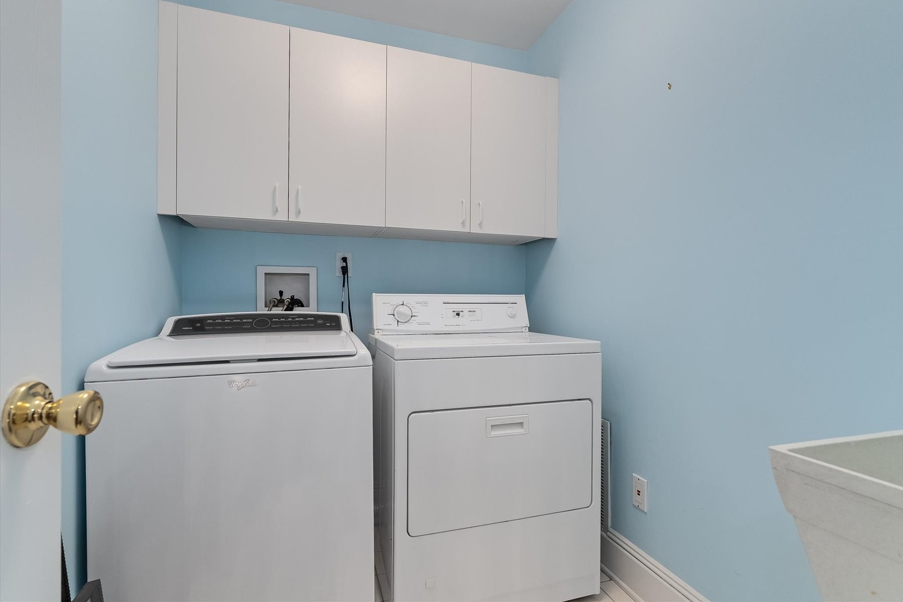  Luxury Townhome Offers Sophisticated Living and Privacy - 物件實景