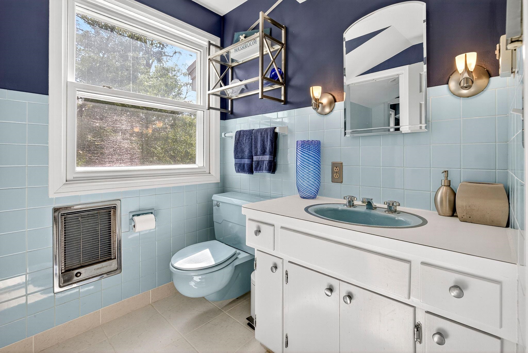 Hortonville, Wisconsin, 54944-9435, United States, 5 Bedrooms Bedrooms, ,4 BathroomsBathrooms,Residential,For Sale,1977478