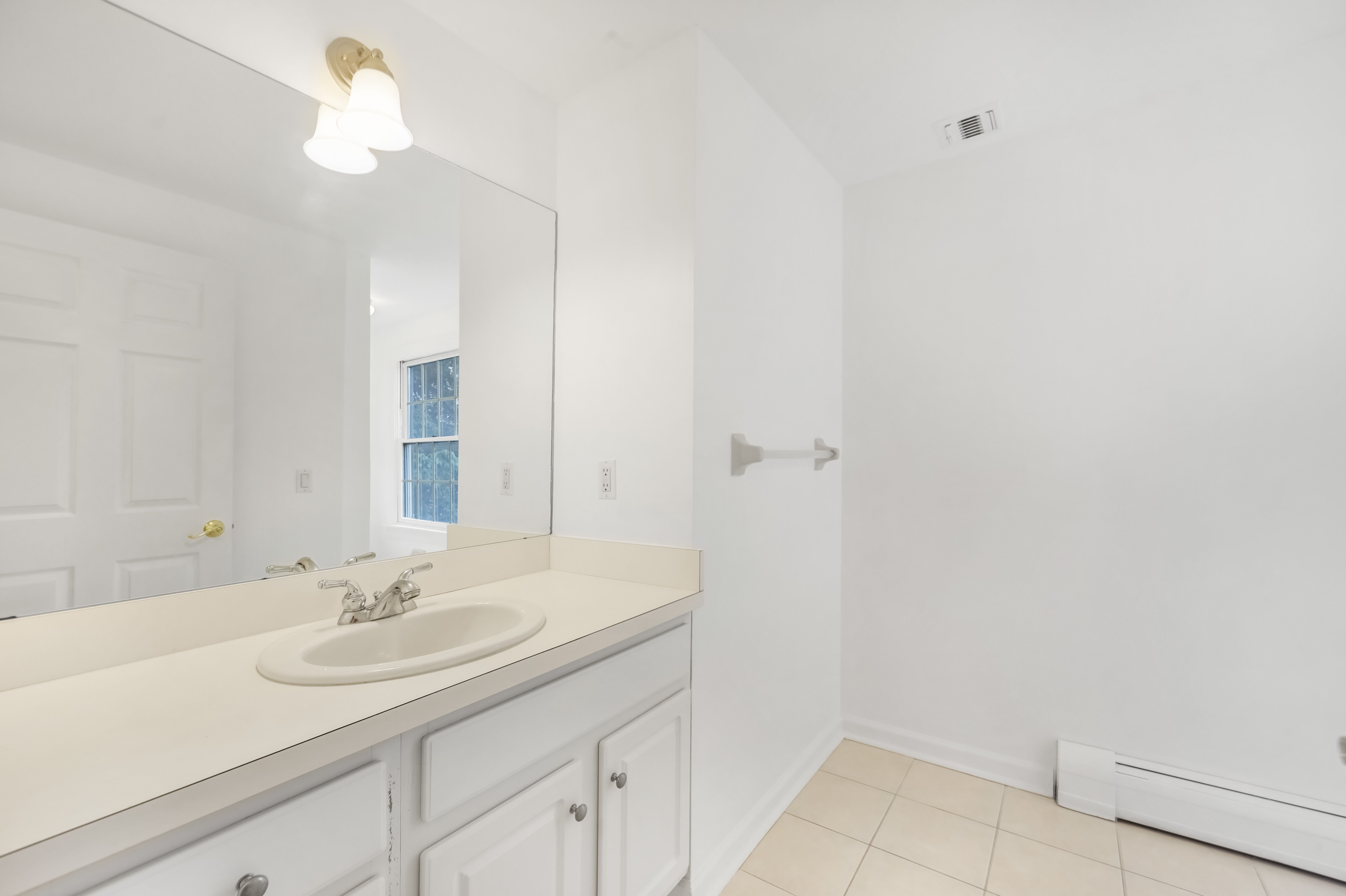 Fort Lee, New Jersey, 07024, United States, 5 Bedrooms Bedrooms, ,4 BathroomsBathrooms,Residential,For Sale,1981309