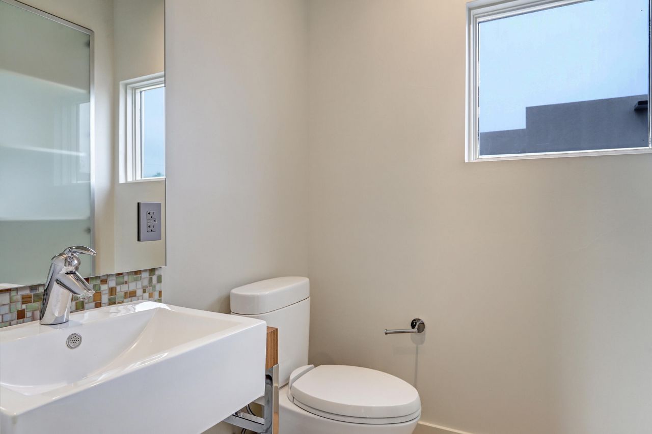 Albuquerque, New Mexico, 87104, United States, 4 Bedrooms Bedrooms, ,4 BathroomsBathrooms,Residential,For Sale,1940748