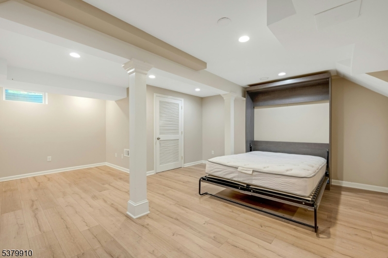 Mendham Boro, New Jersey, 07945, United States, 2 Bedrooms Bedrooms, ,3 BathroomsBathrooms,Residential,For Sale,1926186
