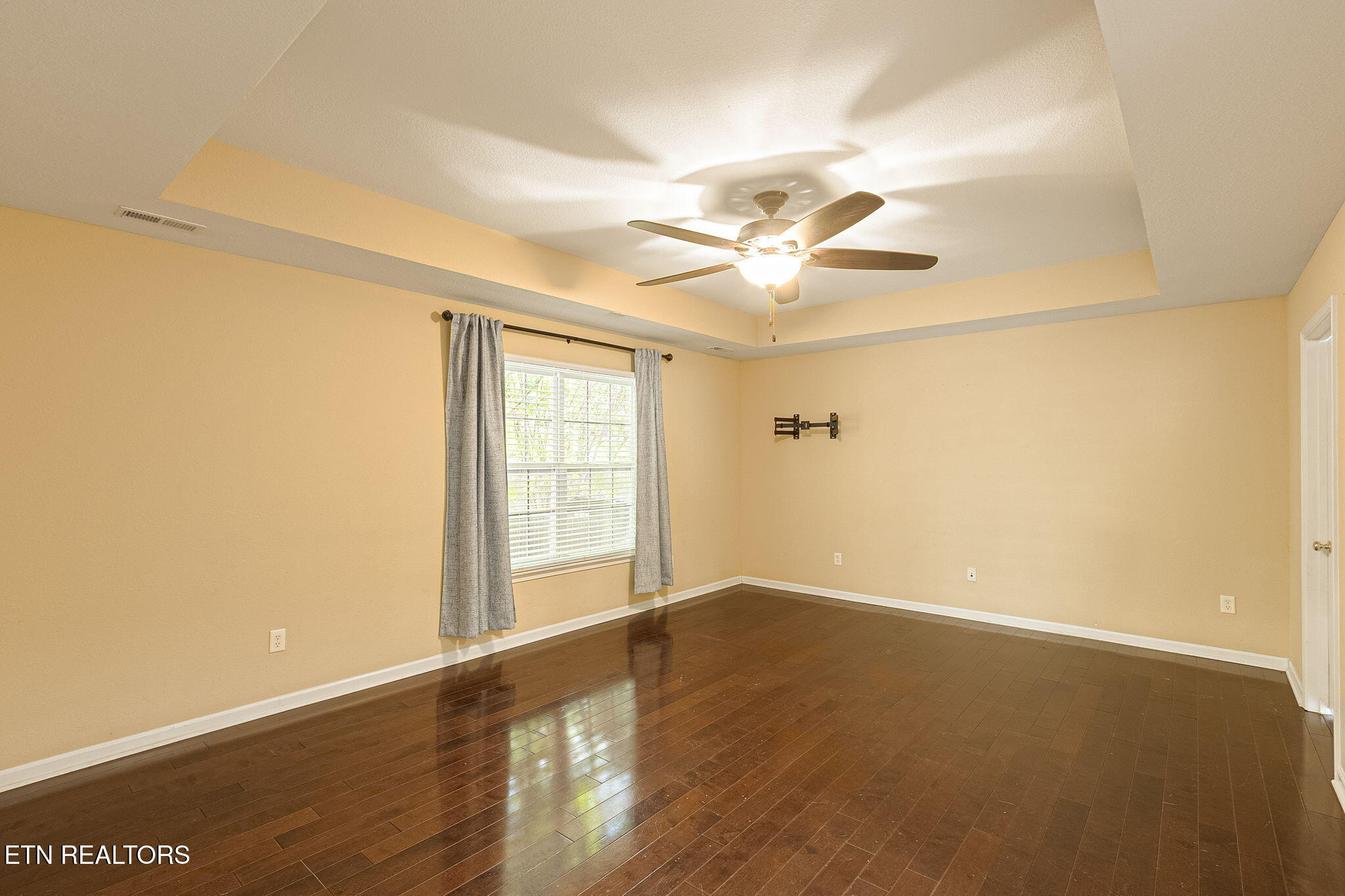 Knoxville, Tennessee, 37932, United States, 4 Bedrooms Bedrooms, ,4 BathroomsBathrooms,Residential,For Sale,1975701