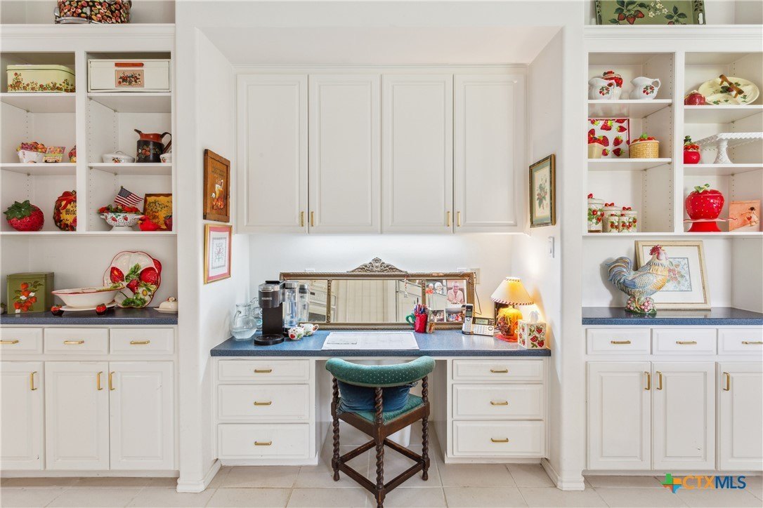 Salado, Texas, 76571, United States, 4 Bedrooms Bedrooms, ,7 BathroomsBathrooms,Residential,For Sale,1977249