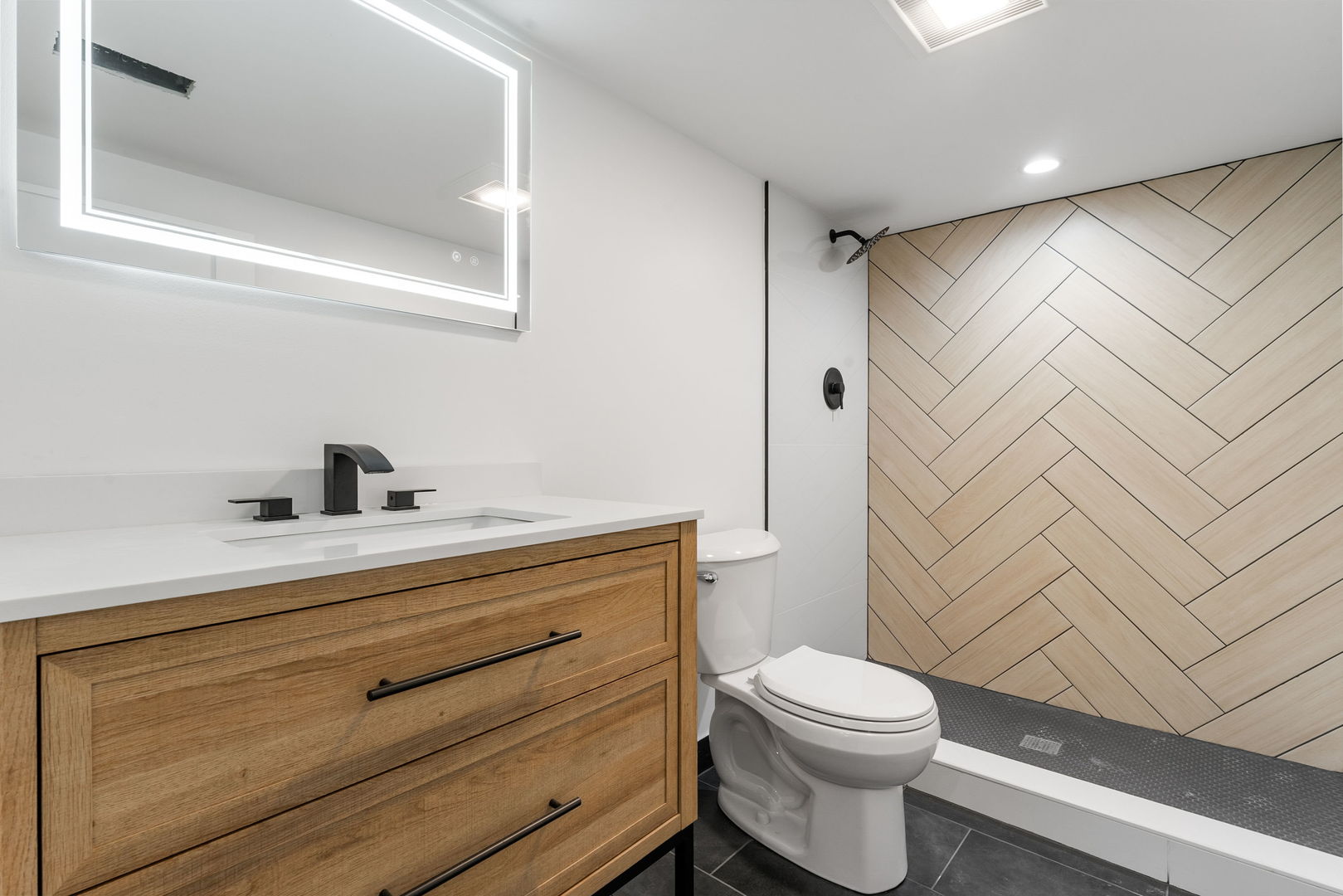 Chicago, Illinois, 60630, United States, 5 Bedrooms Bedrooms, ,3 BathroomsBathrooms,Residential,For Sale,1941077