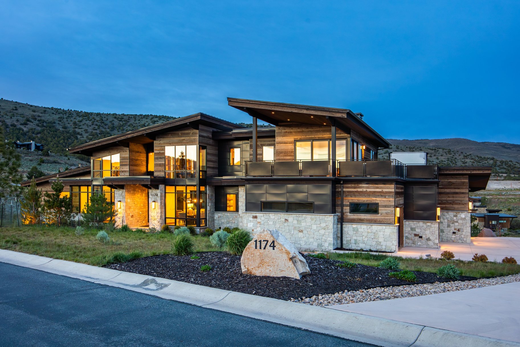  New Mountain Contemporary Home on Rare Double Lot with Timp Views - 物件實景