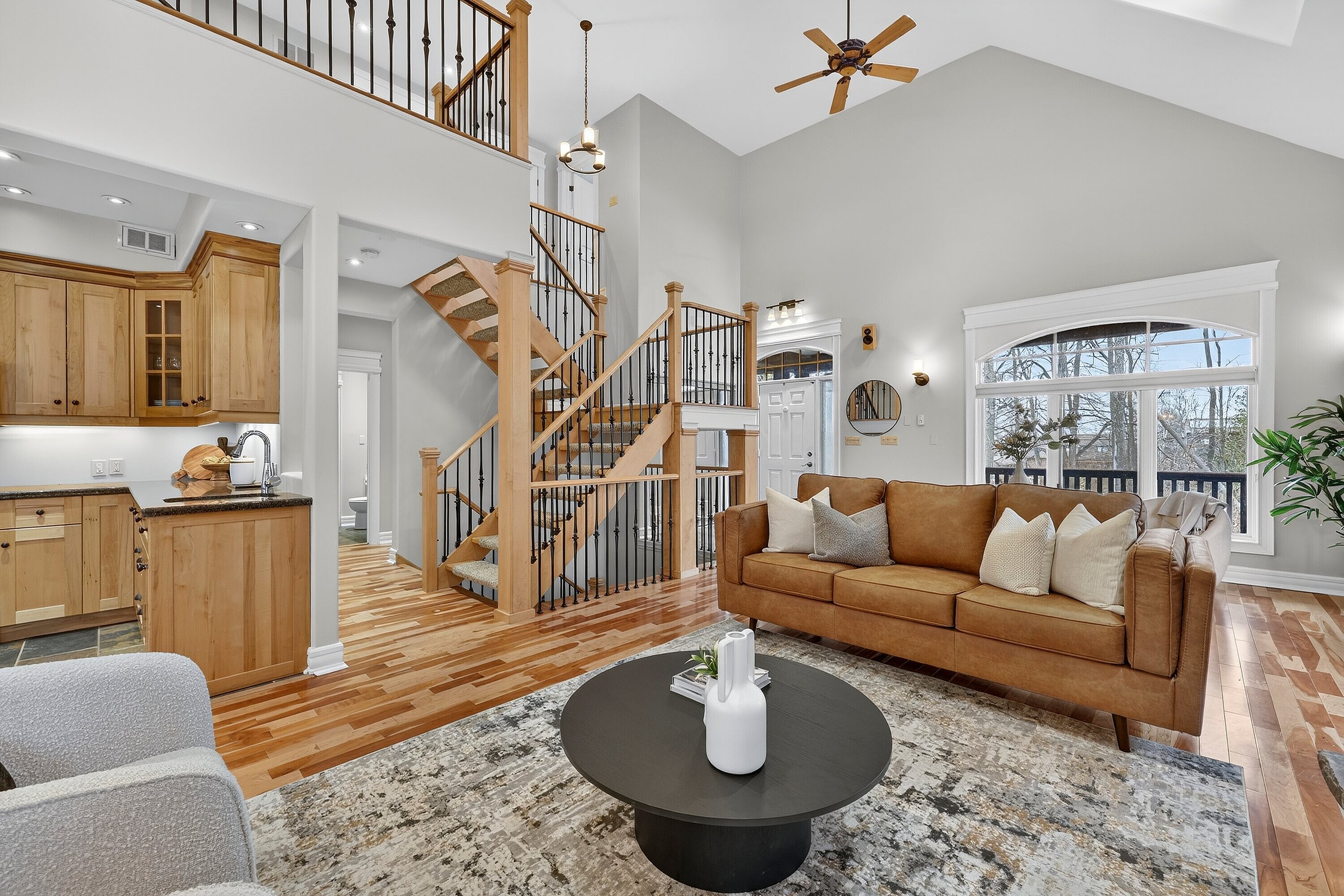  Beautiful Custom-Built Home - 物件實景