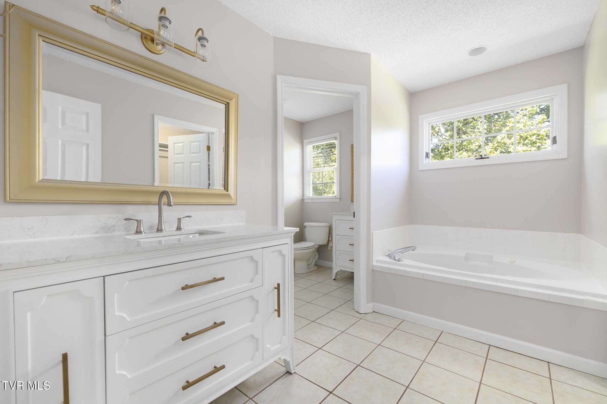 Gray, Tennessee, 37615, United States, 5 Bedrooms Bedrooms, ,4 BathroomsBathrooms,Residential,For Sale,1978234