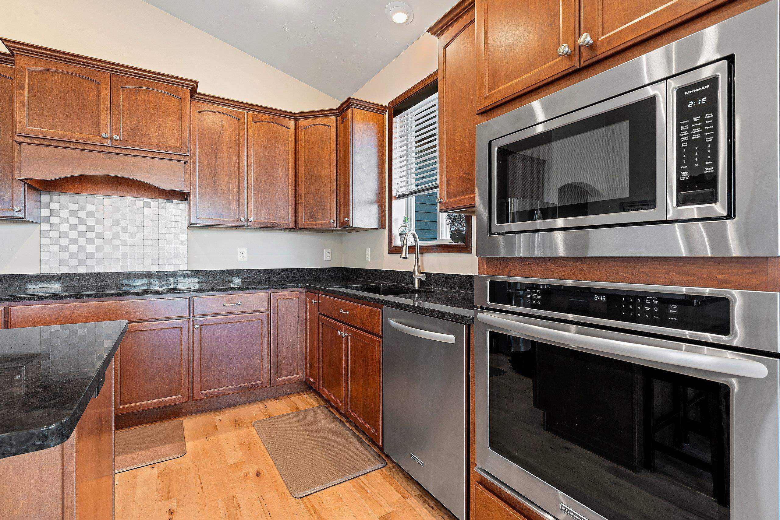 NEENAH, Wisconsin, 54956, United States, 3 Bedrooms Bedrooms, ,3 BathroomsBathrooms,Residential,For Sale,1986561