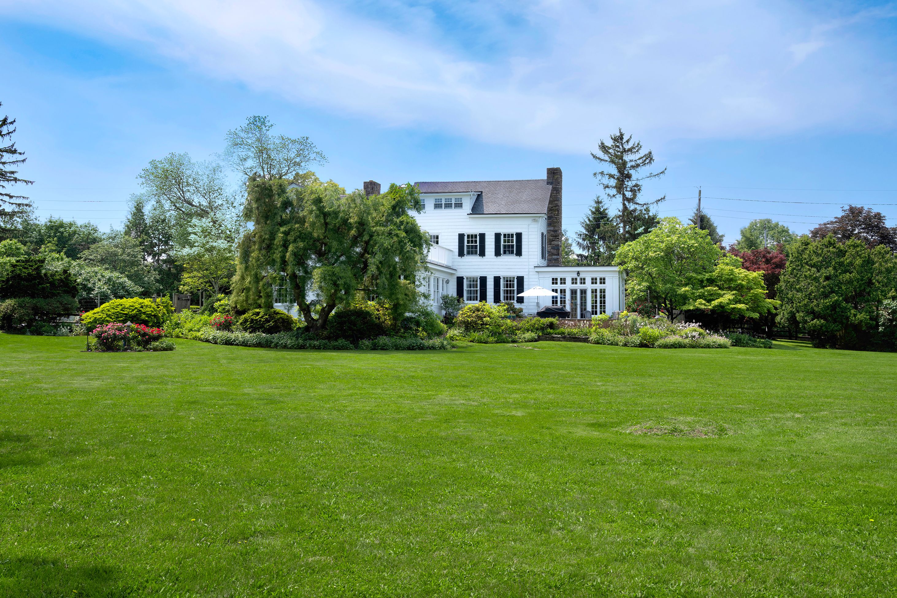  Gracefully Expanded Colonial Home on Picture-Perfect Grounds - 物件實景