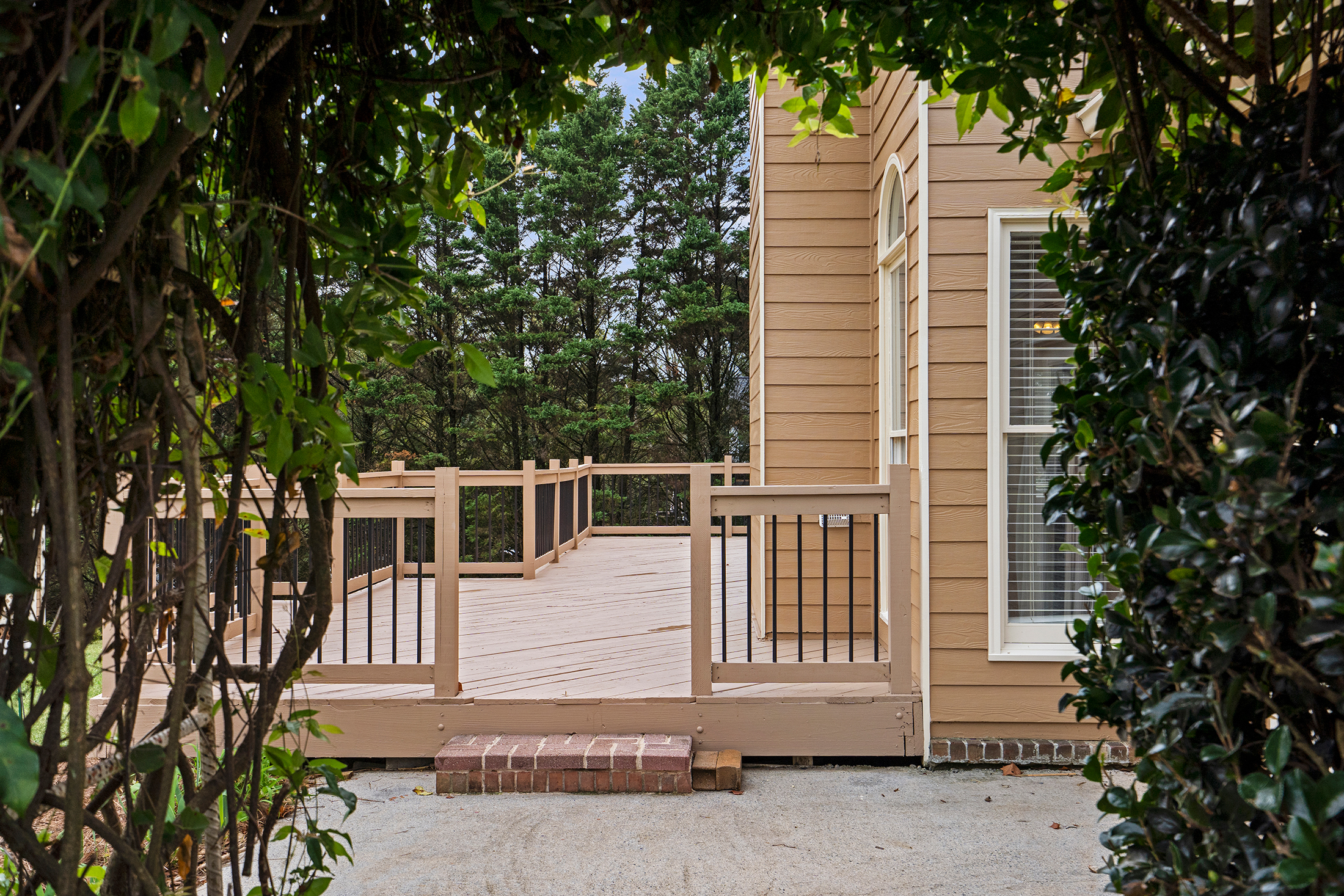  Tucked Away in the Established Hyde Park Community - 物件實景