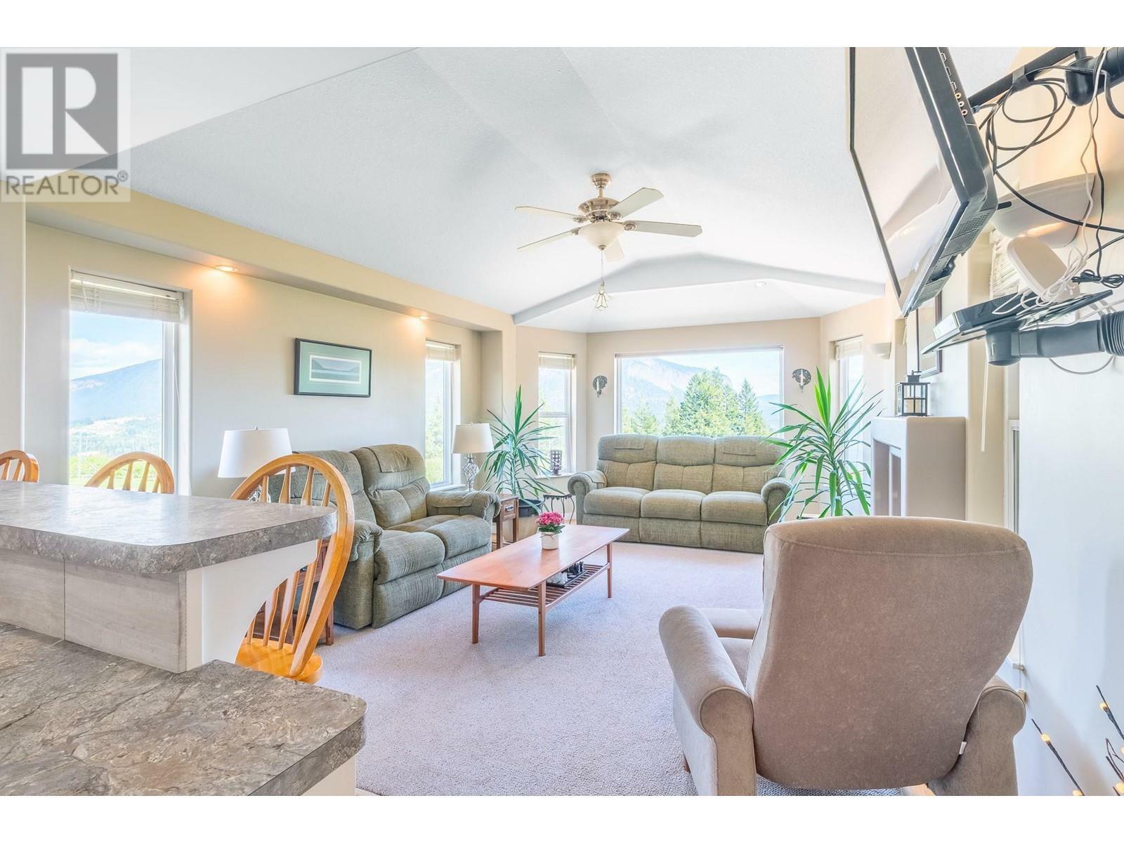 SALMON ARM, British Columbia, V1E 3A4, CA, 4 Bedrooms Bedrooms, ,2 BathroomsBathrooms,Residential,For Sale,1838776
