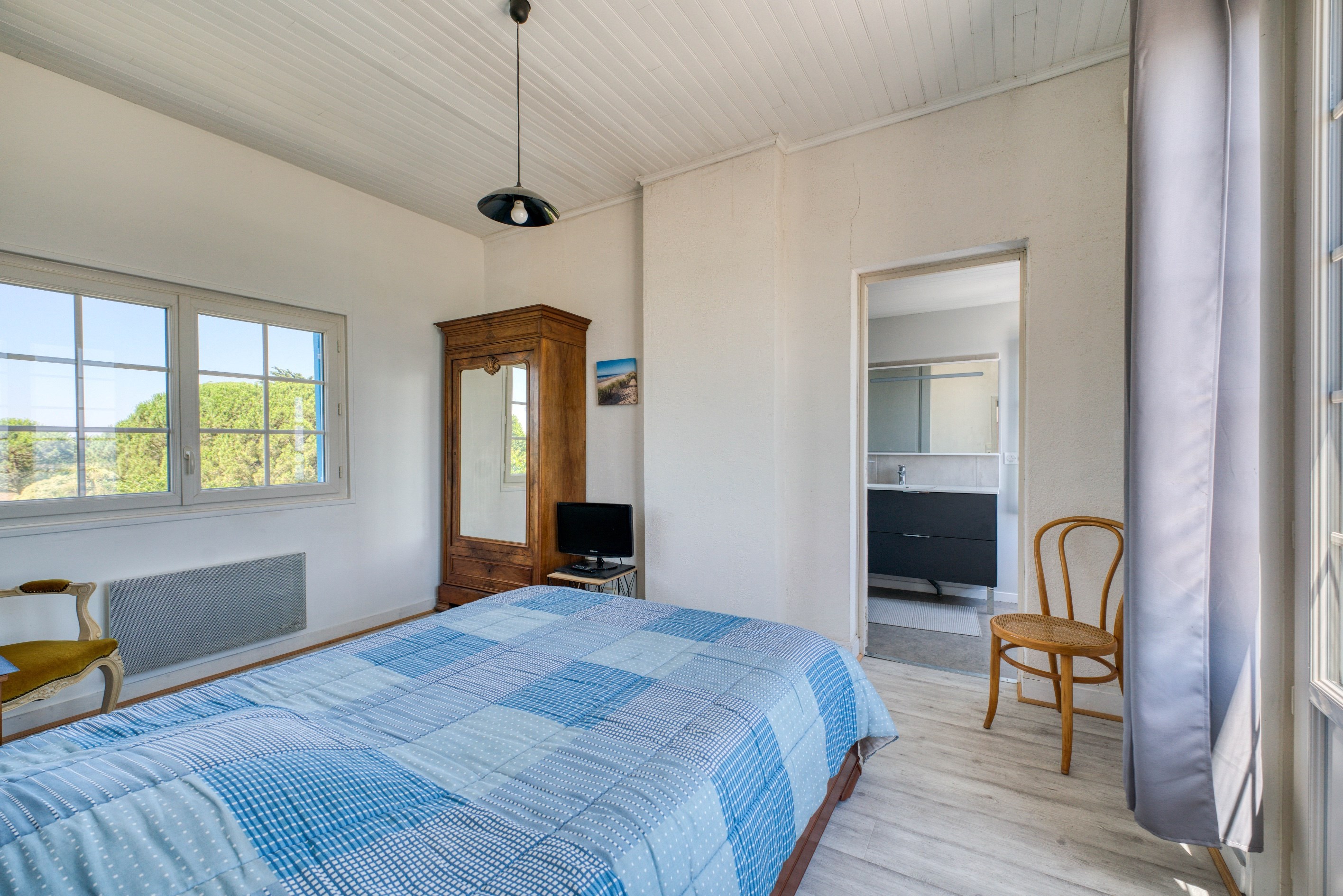 Charming House  Facing the Sea and Marina of Saint Denis d