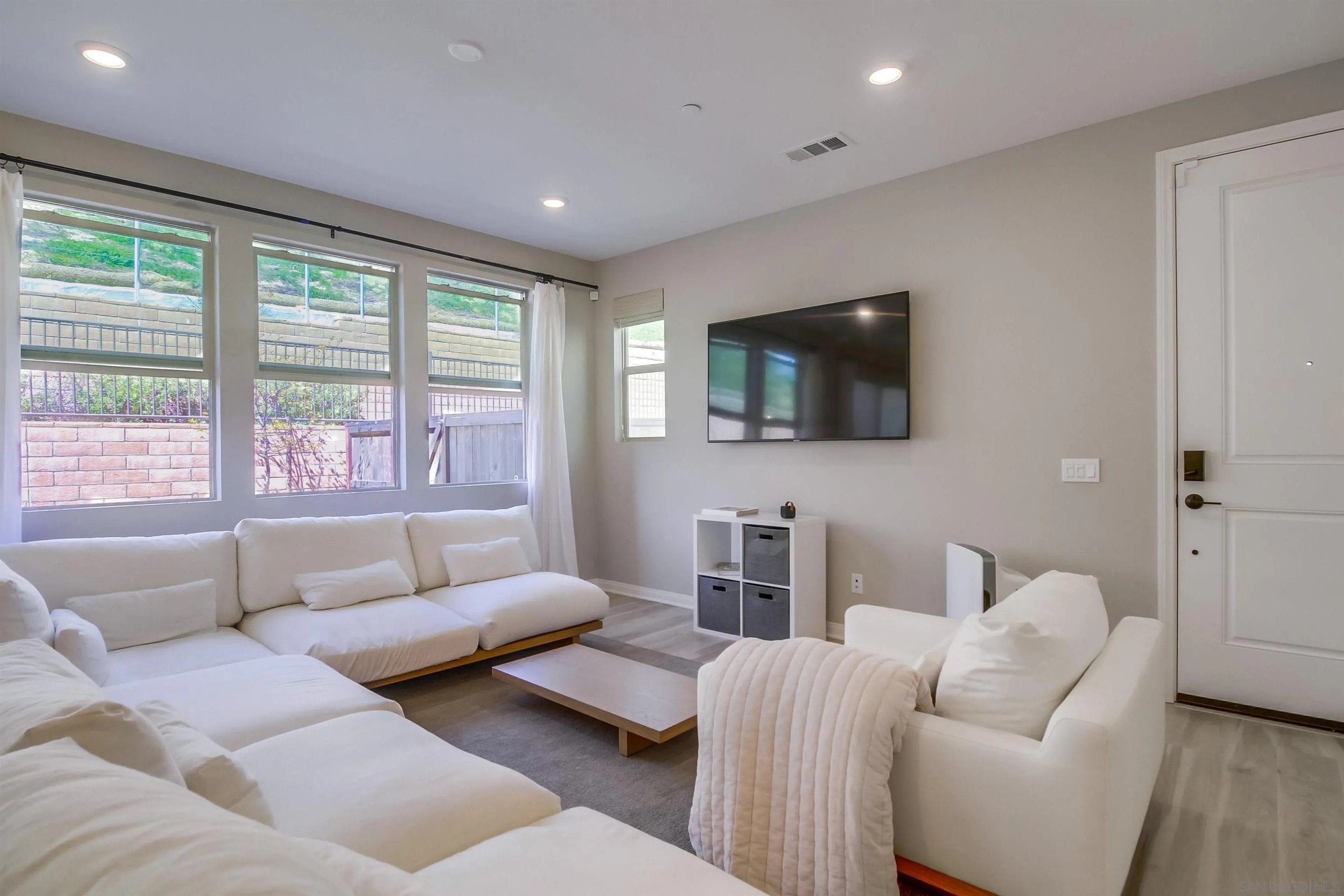 Chula Vista, California, 91913, United States, 4 Bedrooms Bedrooms, ,3 BathroomsBathrooms,Residential,For Sale,1949636