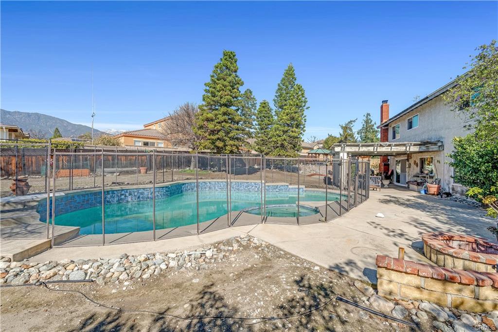 Claremont, California, 91711, United States, 4 Bedrooms Bedrooms, ,2 BathroomsBathrooms,Residential,For Sale,1975590