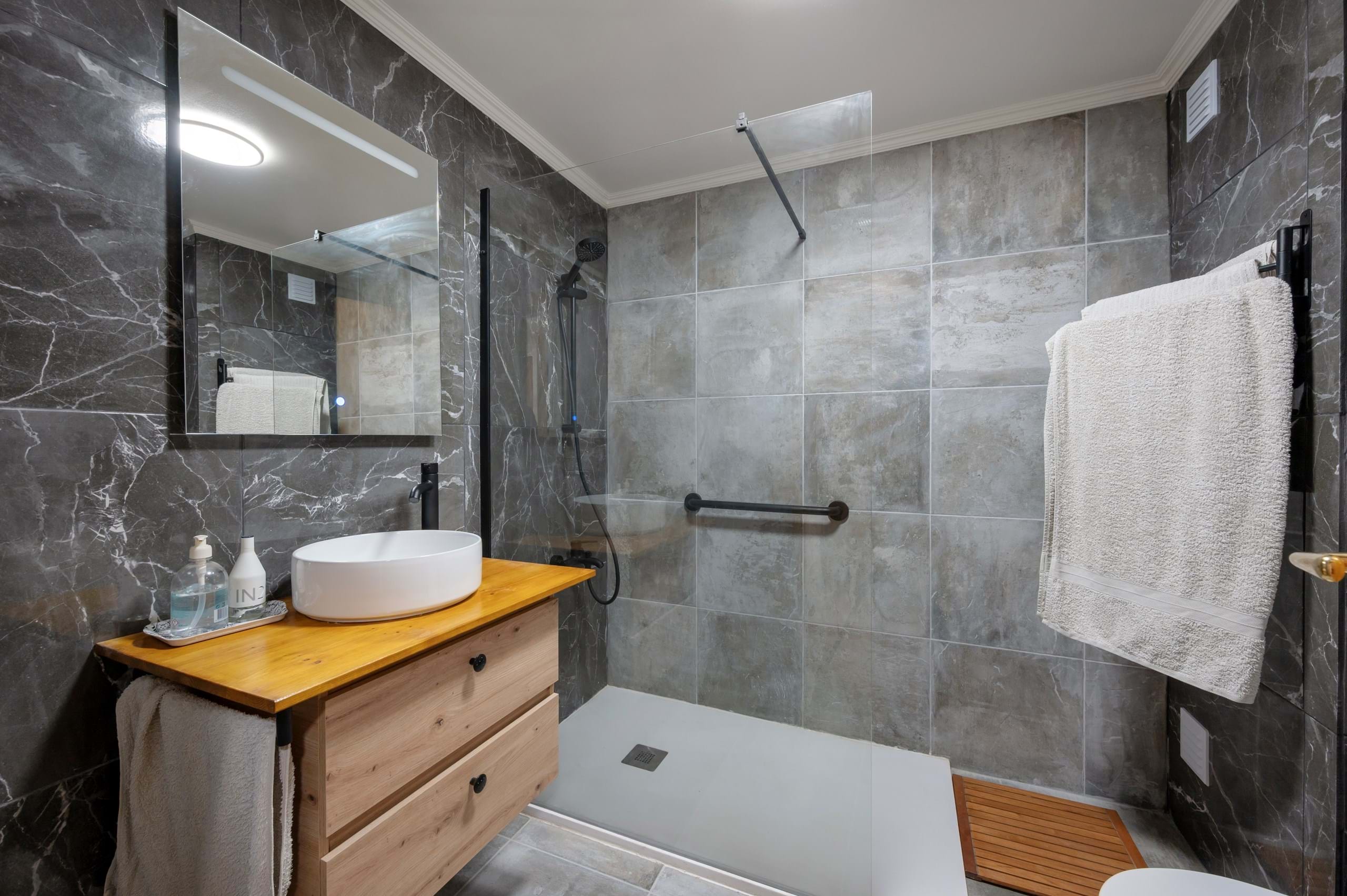 Cascais, Lisbon, 2765-009, PT, 2 Bedrooms Bedrooms, ,2 BathroomsBathrooms,Residential,For Sale,1892916